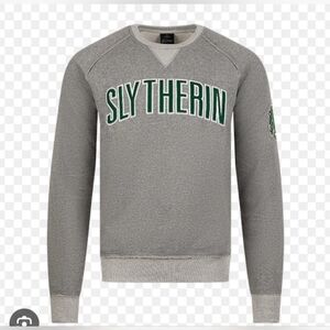WIZARDING WORLD OF HARRY POTTER "SLYTHERIN"  GREY SWEATSHIRT. SIZE MEDIUM .